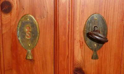 Schrank - Detail Schl&ouml;sser