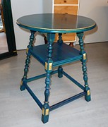 Kleiner blauer Tisch