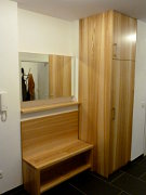 Garderobenschrank mit Sitzbank